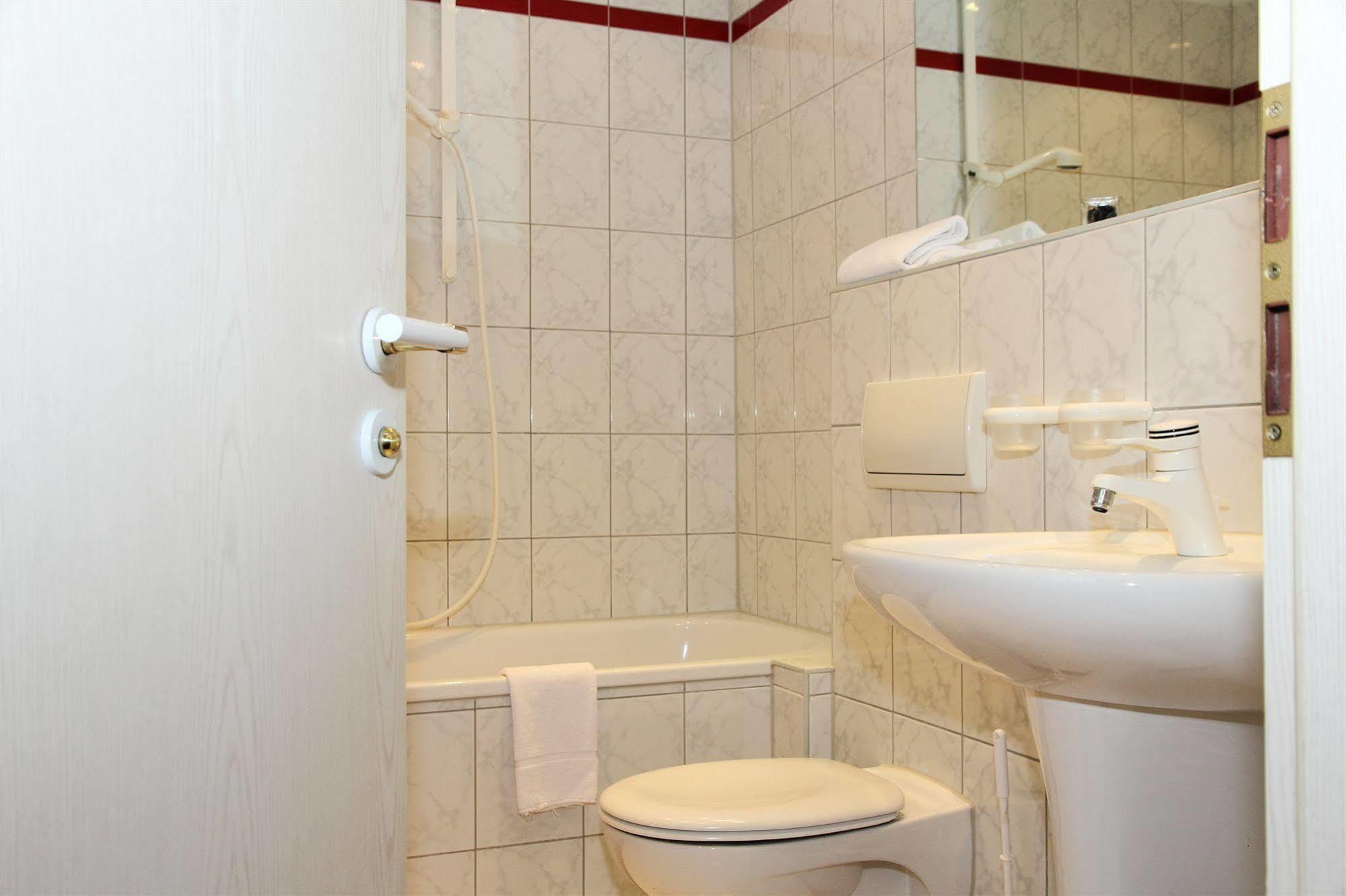 Hotel Und Restaurant Kranichsberg Woltersdorf  Ngoại thất bức ảnh