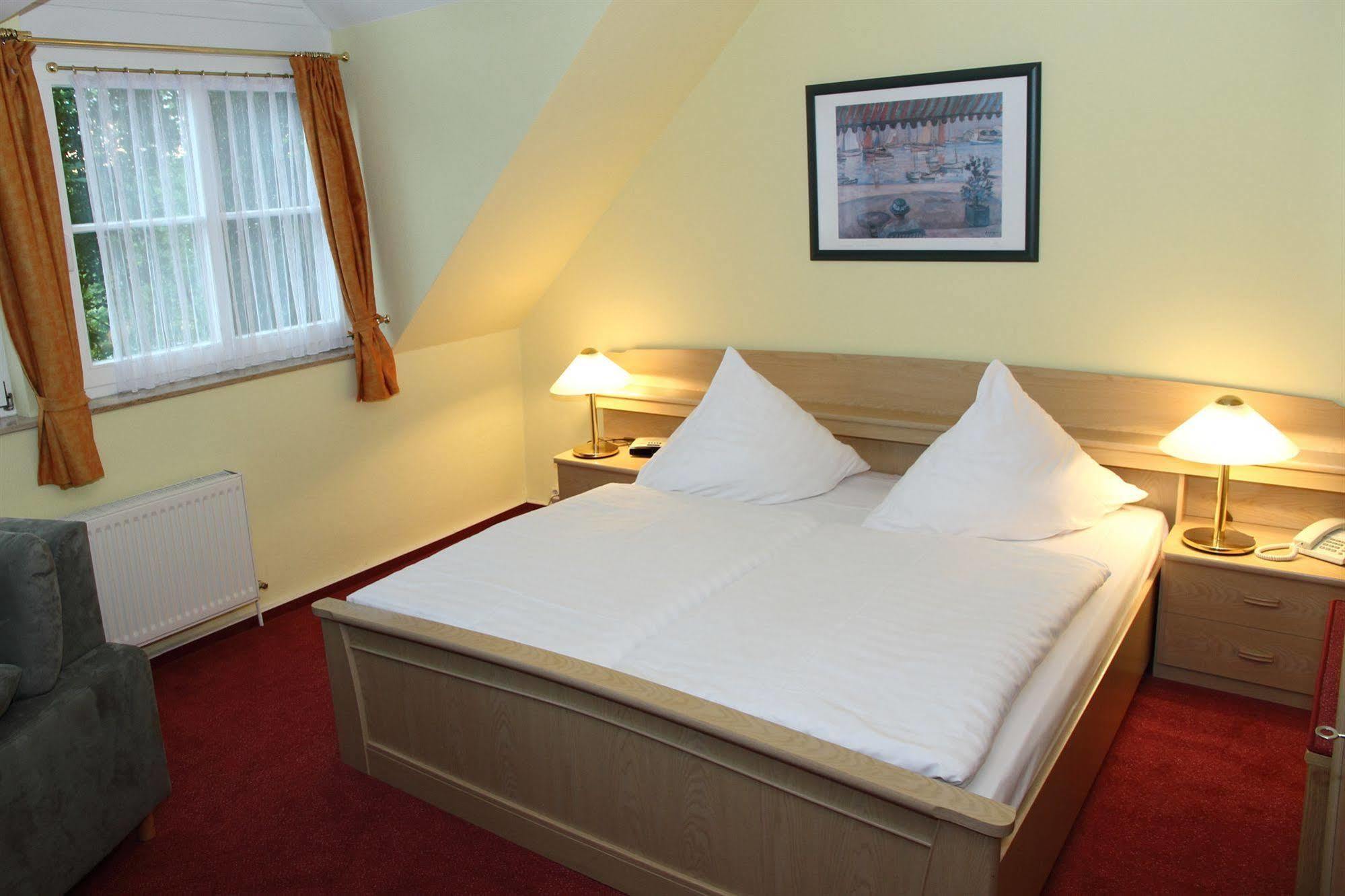 Hotel Und Restaurant Kranichsberg Woltersdorf  Ngoại thất bức ảnh